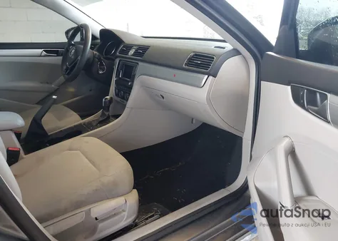 2016 Volkswagen Passat 1.8T S z USA, uszkodzony, nr VIN 1VWAT7A35GC036589